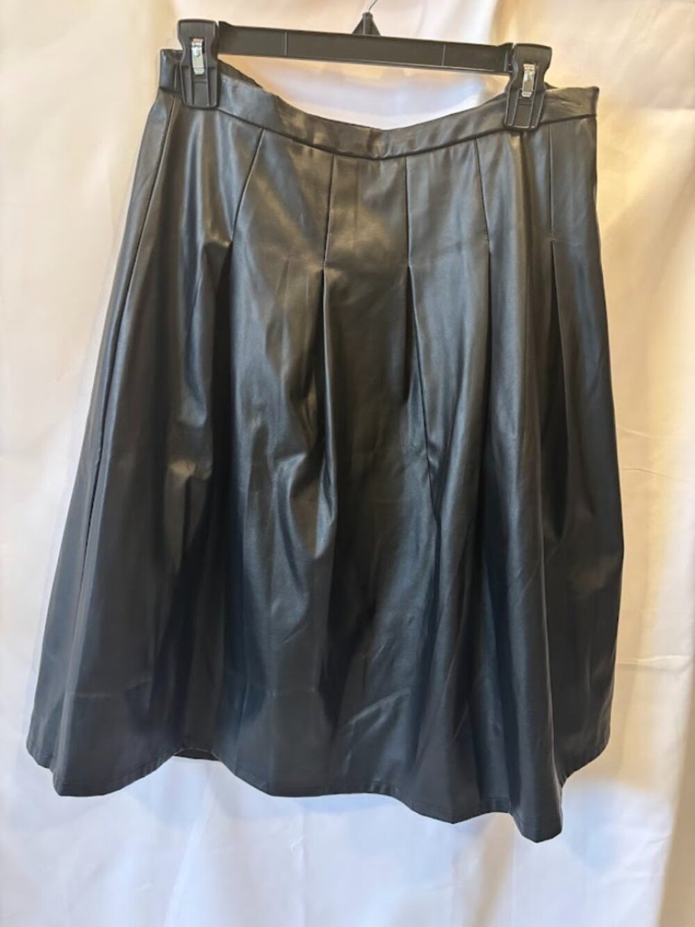 NY COLLECTION Black Pleated Faux Leather Skirt - size 10